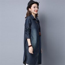 长袖2024年秋季时尚中长款直筒排多扣牛仔纯色衬衫外套图片