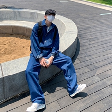 黑色