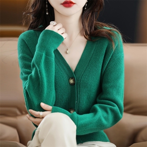 气质加厚女V领纯羊毛开衫短款外套系扣毛衣秋韩版针织衫外搭羊绒图片