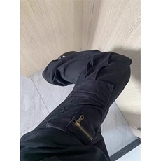 黑色