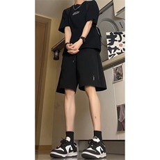 黑色