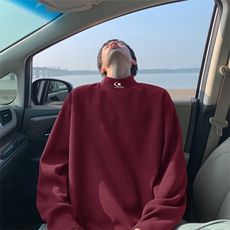 酒红色