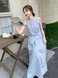 夏日绝美蓝色无袖上衣半身裙套装女夏季两件套高级感赫本风超火图片