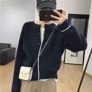 2025年秋季宽松型单件长袖圆领单排扣开衫时尚百搭简约大方图片