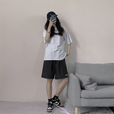 黑色