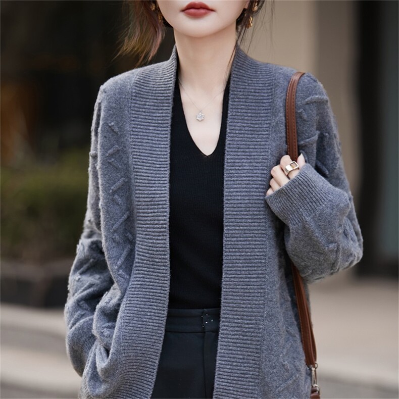 老钱风V领麻花纹针织开衫女2025新款100纯羊毛宽松毛衣外套慵懒风,女装羊毛衫,迅太羊绒