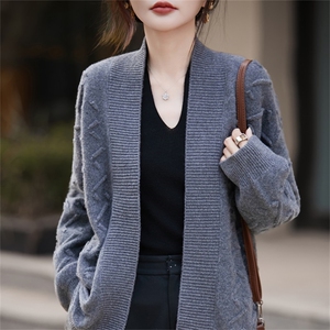 老钱风V领麻花纹针织开衫女2025新款100纯羊毛宽松毛衣外套慵懒风图片