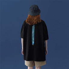 黑色