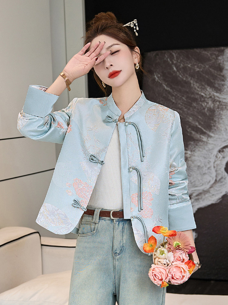 新中式国风外套女春秋2025新款高端洋气时尚刺绣缎面盘扣立领上衣,女装短外套,伊仟回