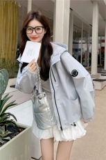 浅蓝色韩版宽松连帽休闲外套女2025春秋季新款设计感显瘦夹克上衣，女装短外套，2C306