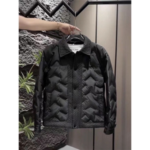 (网图)男士衬衫领设计麦穗纹理羽绒服轻奢时尚保暖313B-2568-P145,黑阔腿裤搭配条纹上衣夏季图片