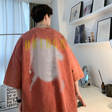 红色