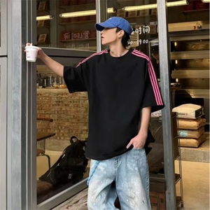抖音得物品质二开240克宽松纯棉美式潮牌印花三条杠中性风短袖T恤图片