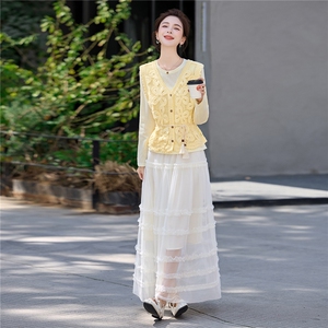 镂空钩花马甲+T恤+雪纺网纱半身裙三件套送腰带图片