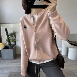 羊毛12针开衫站立熊刺绣针织衫图片