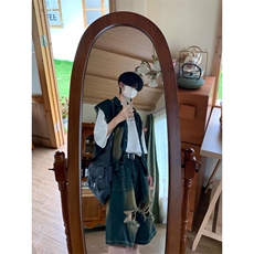 深蓝色