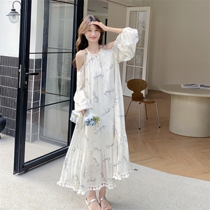 设计感露肩印花挂脖连衣裙女2025新款夏季时尚气质清冷感流苏长裙，女装连衣裙，诺蝶