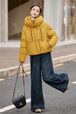 现货休闲连帽面包房2025年冬季新款羽绒服，女装羽绒服，关键词