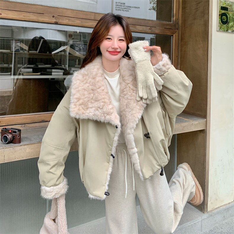 8888白鸭绒加厚毛毛羽绒服女保暖卡其色羊羔毛领翻领p325k528,女装羽绒服,2D143