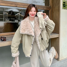 8888白鸭绒加厚毛毛羽绒服女保暖卡其色羊羔毛领翻领p325k528，女装羽绒服，2D143