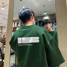 墨绿色