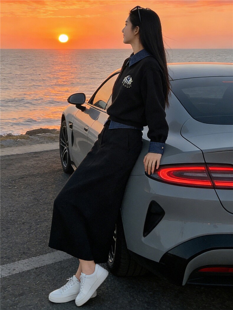 韩系高级时尚套装女春拼接色衣领衣袖设计绣花订珠卫衣半身裙套装,女装套装/套裙,江南