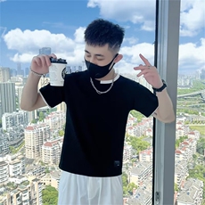 黑色