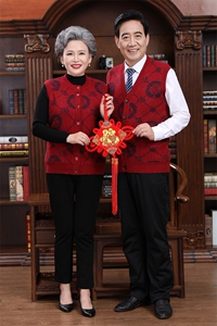 时尚潮流2024年秋季新款中老年男女款菱形马甲圆领百搭图片