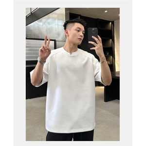 网络图现货 潮流显肩宽小V设计款男士高级感宽松短袖T恤JM24-P28图片