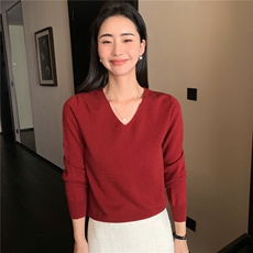 酒红色