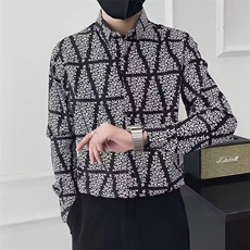 黑色