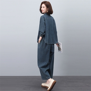 牛仔套装女2025年春秋新款时尚休闲宽松减龄洋气妈妈阔腿裤两件套图片