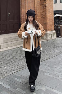 新款现货2024皮毛一体字母休闲时尚小个子外套2C220.L2 P200 K299图片