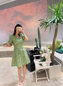 假日油画系女孩连衣裙图片