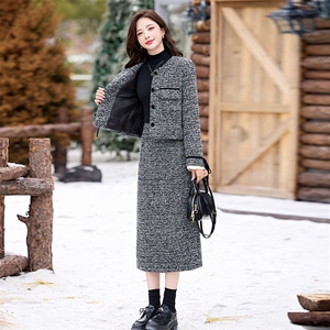 小香风白鸭绒外套羽绒服粗花呢上衣半身裙子订婚两件套装秋冬装女图片