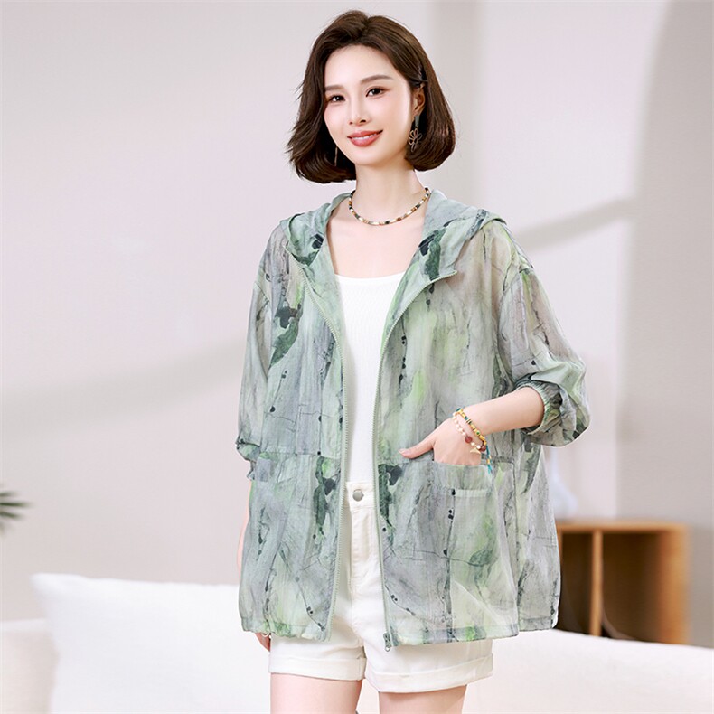 天丝轻薄透气花色女宽松中年妈妈户外大码休闲薄外套，女装防晒衣，悦见她