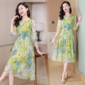 真丝连衣裙2025夏季新款大码女装衣服桑蚕丝高端精致气质碎花裙子图片