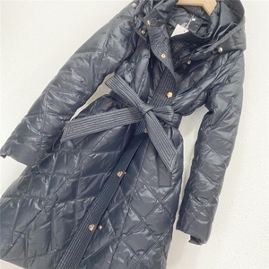 轻薄款羽绒服图片