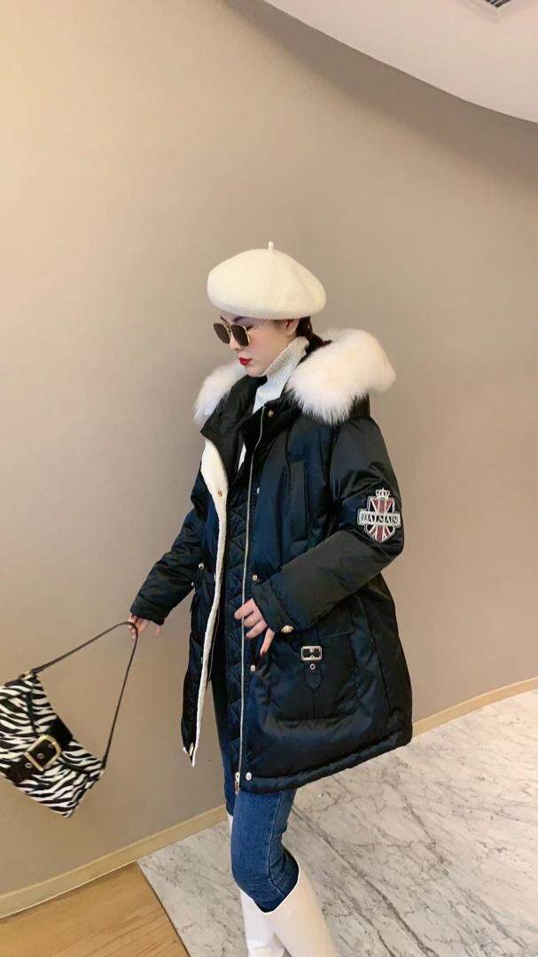 【现货】大毛领时尚显瘦羽绒服，女装羽绒服，名怡