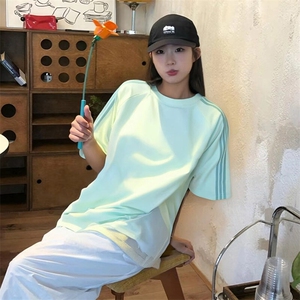 抖音得物品质二开240克宽松纯棉美式潮牌印花三条杠中性风短袖T恤图片