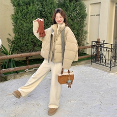 卡其色立领格纹拼接短款羽绒服女冬高级感设计感面包服外套，女装羽绒服，2C159
