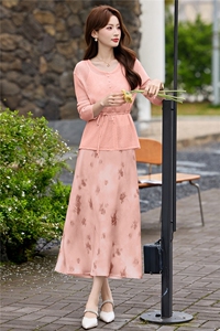 法式温柔风针织套装女2026春秋季新款高级感镂空显瘦半身裙两件套图片