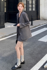 高级感飘带V领灰色西装短裙套装女春秋2025新款小个子两件套超火，女装套装/套裙，欧黛芙妮