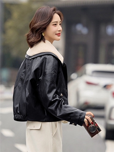 数据好90绒羽绒服。2025冬季新款PU皮羊羔毛领子90绒羽绒服外套女图片