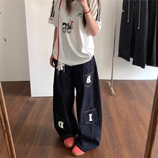 深蓝色