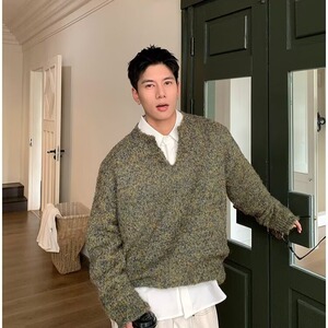 838-P63 冬季复古百搭慵懒宽松大版型圣诞苔藓绿V领落肩毛衣图片