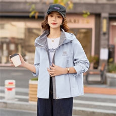 2026年春季休闲风连帽刺绣外套，女装短外套，依路服饰