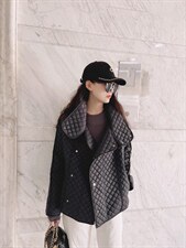 轻薄衣，感情寻找它的模特儿，衣服挂在橱窗，有太多人适合，，女装棉衣/棉服，蓝衣可