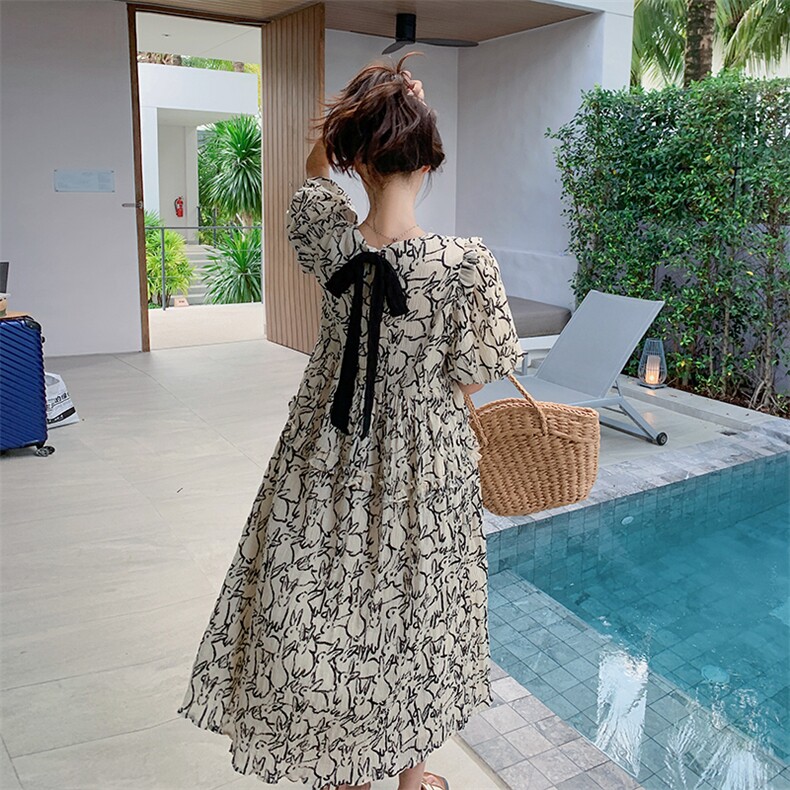 后背蝴蝶结碎花泡泡袖连衣裙女夏2024新款流行绝美赫本风气质长裙,女装连衣裙,2C032