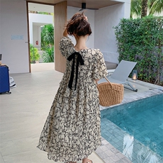 后背蝴蝶结碎花泡泡袖连衣裙女夏2024新款流行绝美赫本风气质长裙，女装连衣裙，2C032